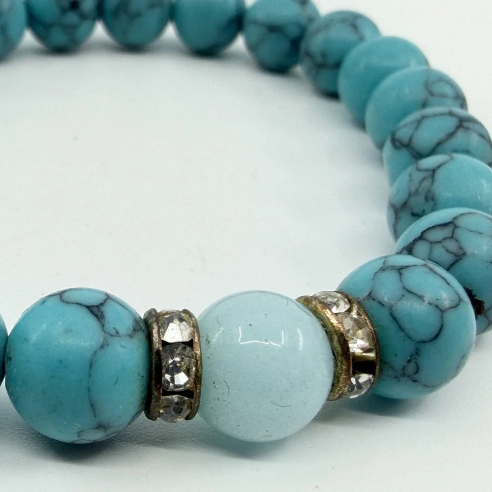 VTG Turquoise Howlite Lotus Charm Stretch Bracelet - Silver Tone Spiritual